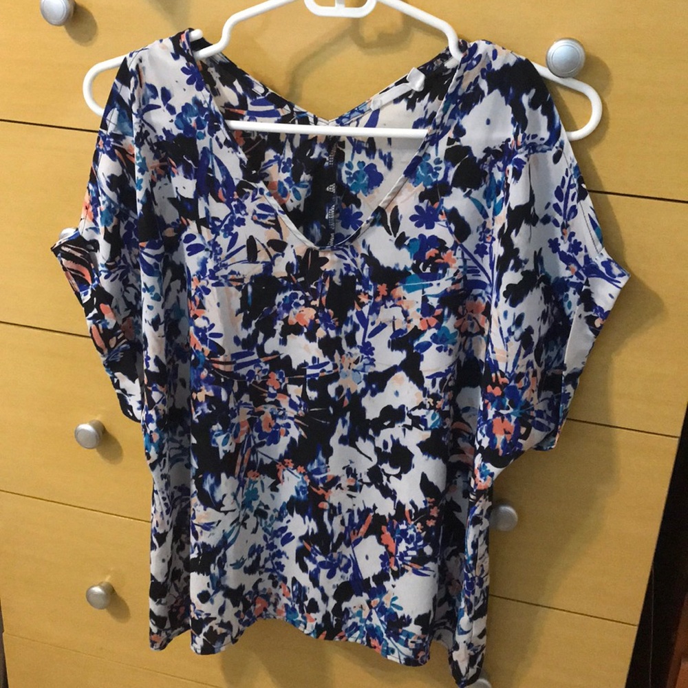 Boxy top with peekaboo shoulders